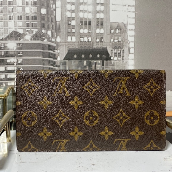 Authentic Louis Vuitton Rare Vintage Monogram checkbook holder - Picture 3 of 13